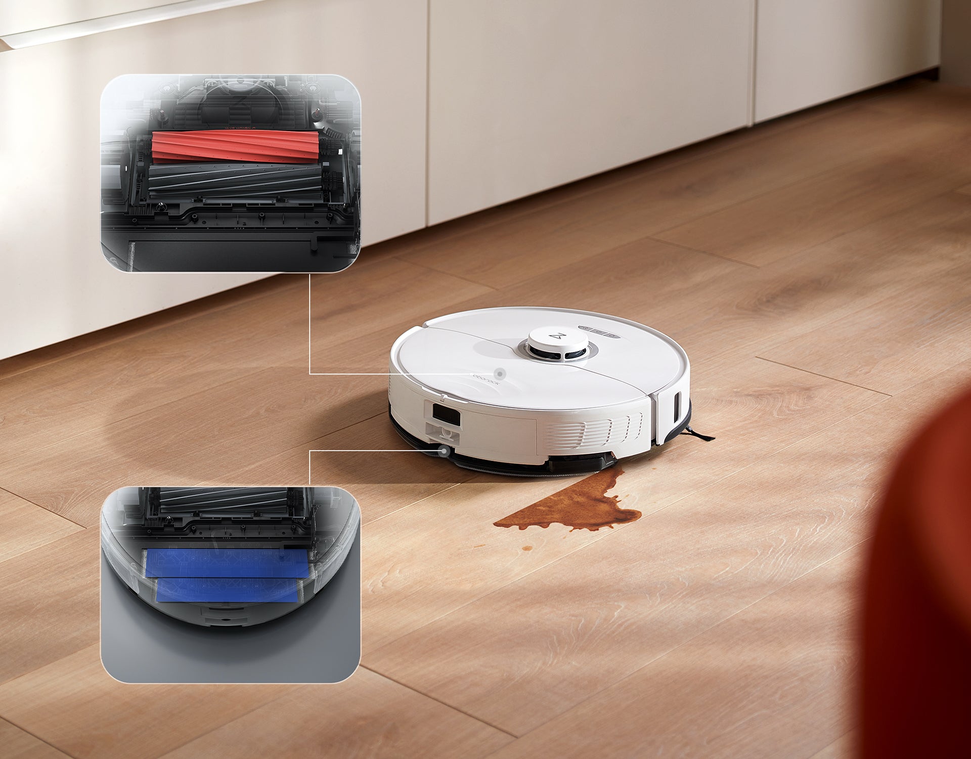 En Roborock robotdammsugare städar upp ett spill på golvet, med en närbild av vissa delar av apparaten. En Roborock robotdammsugare städar upp ett spill på golvet, med en närbild av vissa delar av apparaten.